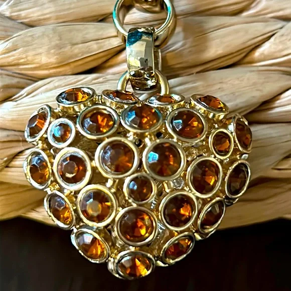 🔥2 X HP🔥VTG gold color Jewelry Heart Key Fob, Amber Style Rhinestones, NWOT - Picture 1 of 9